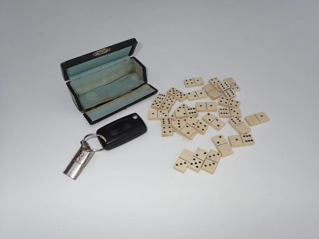 Ancien Jeu De Dominos De Voyage En Bakélite Bleue - Vintage, Parfait Pour Collectionneurs