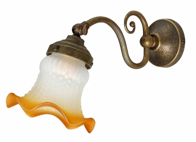 Applique da parete in ottone rigato con paralume bianco ambra per bagno camera