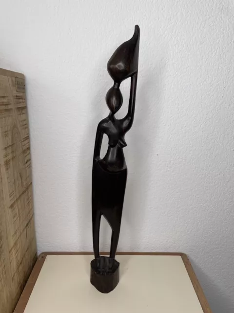 Grande Statuette Femme Nue Portant Une Jarre en bois art africain