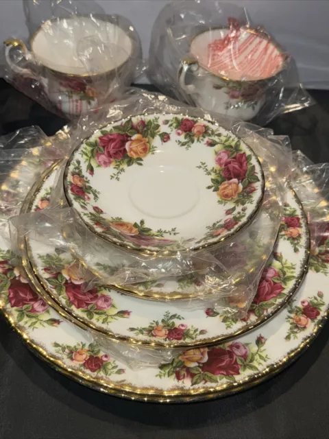 New Royal Albert Old Country Roses 10 Piece Dinnerware Set. 2 Piece Dinner Set.