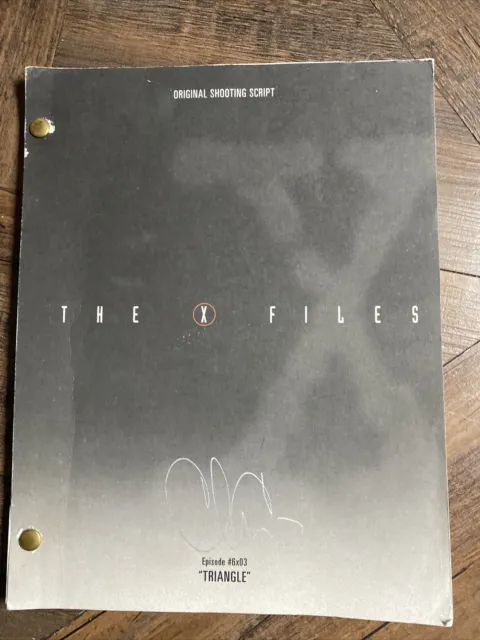 THE X FILES "Triangle" Production Script Episode #6 Season 3 CHRIS CARTER Signed