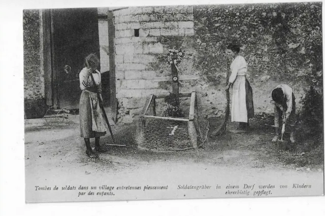 Militaire 1914  Tombes De Soldats Dans Un Village Entretenues Par Les Enfants