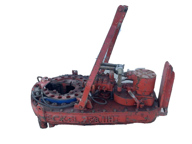 Eckel 7 5/8" UHT hydrualic Power Tong w/ Jaws and Eckel Cam Backup. Eckel 7 5/8" UHT hydrualic Power Tong w/ Jaws and Eckel Cam Backup.