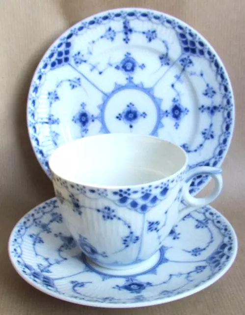 ROYAL COPENHAGEN BLUE FLUTED HALF LACE TRIO (Ref9372)