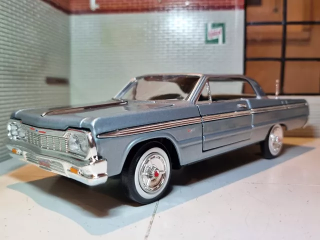 Chevrolet Impala 1964 azul LGB escala G 1:24 modelo diecast auto 73259 Motormax