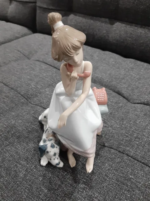 LLADRO CHIT-CHAT Girl on Phone Dalmatian Dog 5466 Porcelain Figurine Spain
