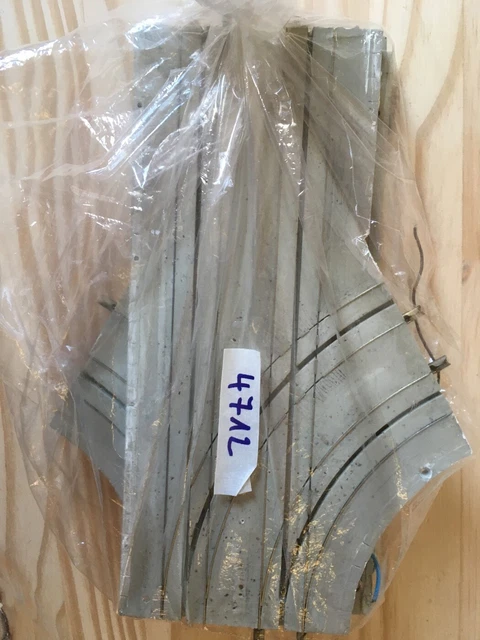 Faller AMS, un aiguillage 4712A et un aiguillage 4712B