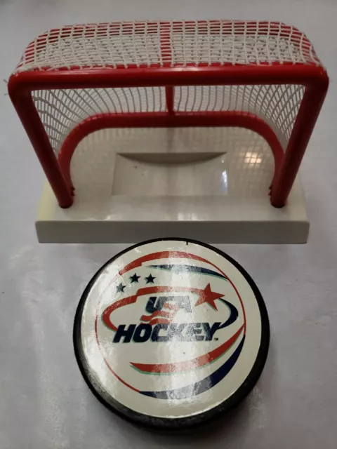 1997 - Fotoball Sports USA Hockey NHL NHLPA Commemorative Puck & Net Display