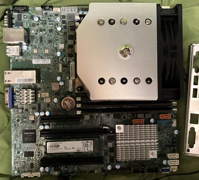 X11SPM-TF、Montage Jintide C4215Rなど。 X11SPM-TF、Montage Jintide C4215Rなど。 SUPERMICRO X11SPM-TF+