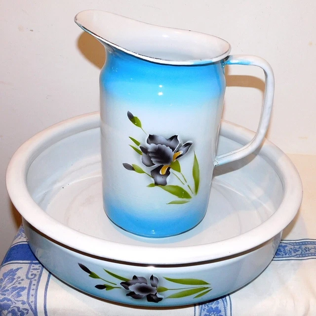 Broc émaillé Vert D'eau Avec Bassine De Toilette – Petit Modèle Ancien, France
