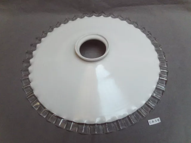 abat jour ancien en opaline blanche, bord plissé, Ø 26 cm à collerette (CB39)