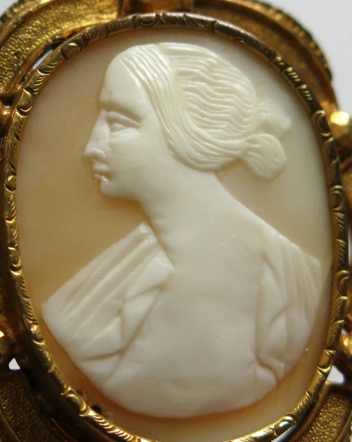 Superbe Broche Ancienne Avec Un Grand Camée - Or Jaune, Style Boucle, Origine France