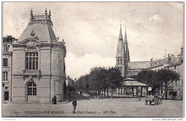 51 CHALONS SUR MARNE - la place godard ---