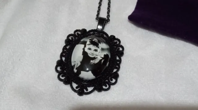 Audrey Hepburn Black Stainless Steel 50cm Necklace W/Purple Velvet Gift Pouch