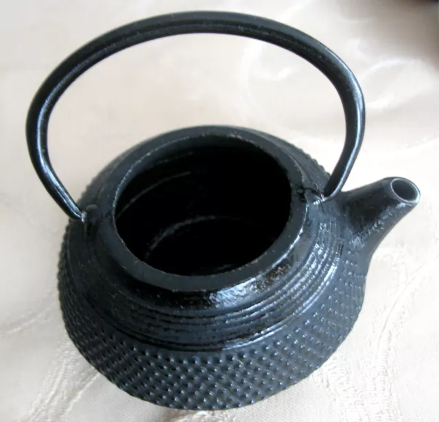 kleine Teekanne Eisen Sammlerstück aus. den 60er-Jahren