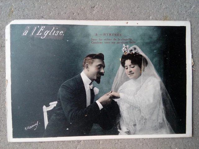 Cpa à l église hymenee sous les voutes de la chapelle mariage couple