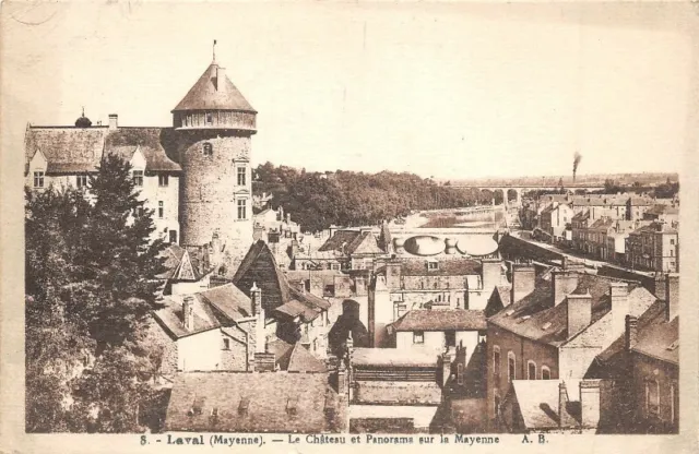 LAVAL -  Le Château et panorama sur la Mayenne