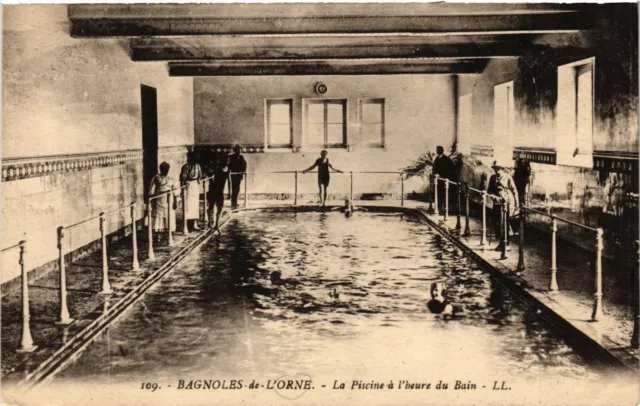 CPA BAGNOLES-de-l'ORNE - La Piscine a l'heure du Bain (356717)