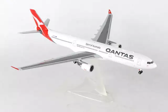 HE558532 Herpa Wings Qantas Airways Airbus A330-300 1/200 New Livery 2016 Model