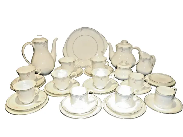 Royal Doulton carnation H5084 Tea and Coffee set 36 piece