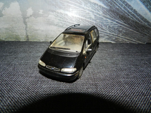 Paul`s Model Art Minichamps Ford Galaxy 1995 Modell 1/43