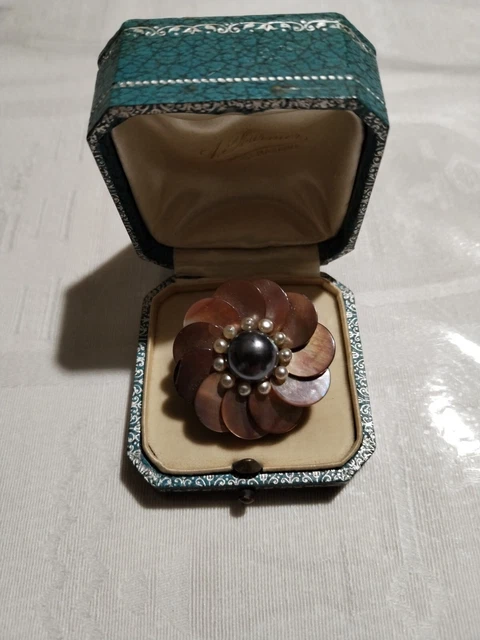 broche double pour col ou corsage rose avec des fleurs de nacre blanc