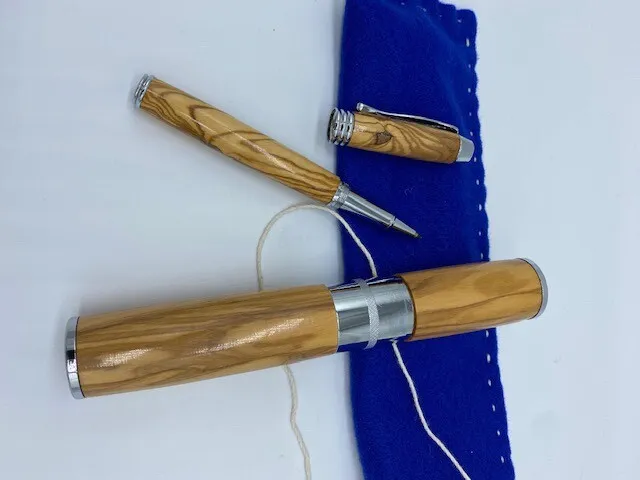 Hochwertiger Holzkugelschreiber / Roller aus Olivenholz mit extra Etui 