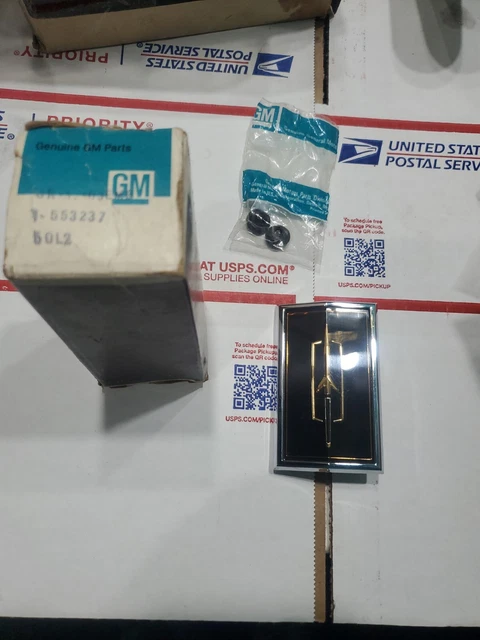 NOS GM 1976-77 OLDS CUTLASS FRONT HEADER PANEL EMBLEM 76 DELTA 88 ORNAMENT new NOS GM 1976-77 OLDS CUTLASS FRONT HEADER PANEL EMBLEM 76 DELTA 88 ORNAMENT new