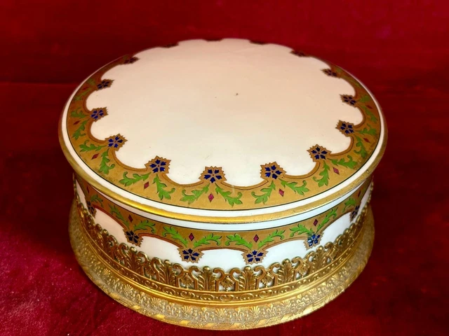 Ancienne bonbonnière en porcelaine, décor fleurs et dorure, Bavaria Blanc Floral,Végétal