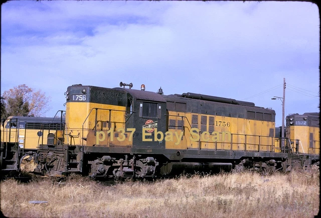 CNW Chicago & North Western GP-9 1756 ORIGINAL 1975 Kodachrome Slide