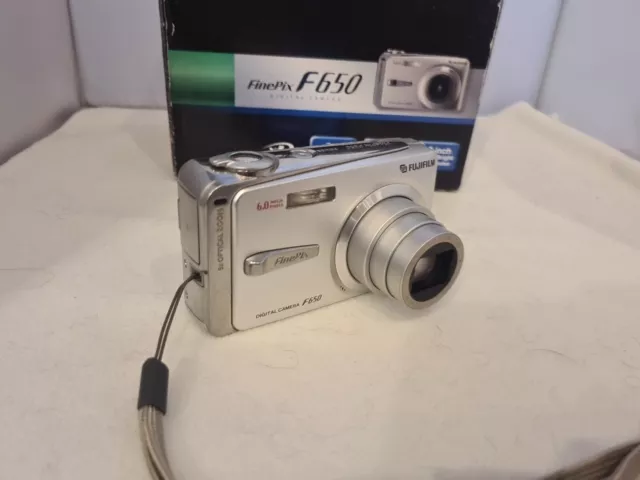 Fujifilm FinePix F Series F650 6.0MP Digital Camera - Silver