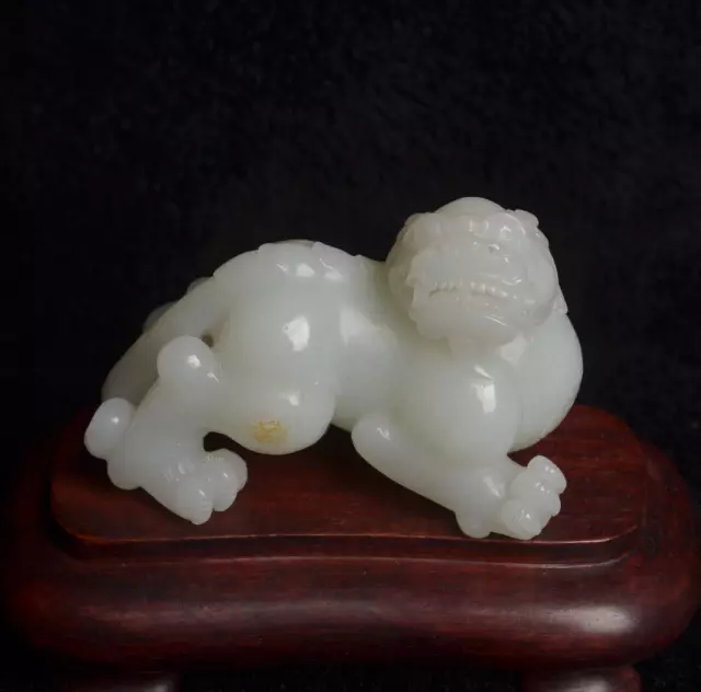 FINE CHINESE OLD HeTian JADE CARVED LUCKY BEAST STATUE