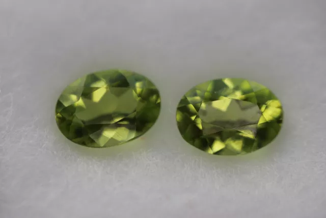 1,38 ct Jolie paire de Péridots du Pakistan