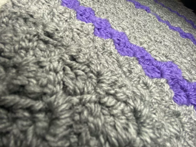 Couverture de siège auto bébé crochet main gris avec rayures violettes 3