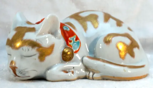 Vintage Kutani Japanese Porcelain / Ceramic Sleeping Cat Figurine with Gold 6 ¼"