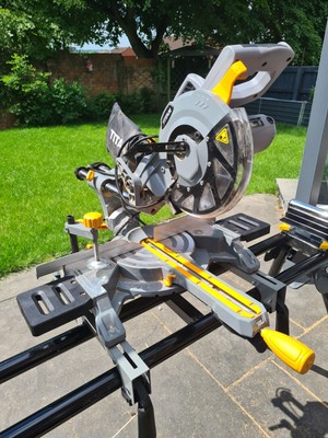 Single-Bevel Sliding Sliding Mitre Saw 