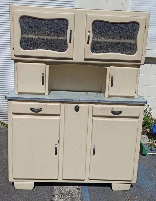 Ancien buffet mado pour poupée | This is Vintage