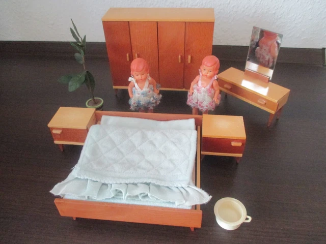 DDR, originale Puppenstuben-Schlafstube, Holz, 60er Jahre + 2 Püppchen !!!