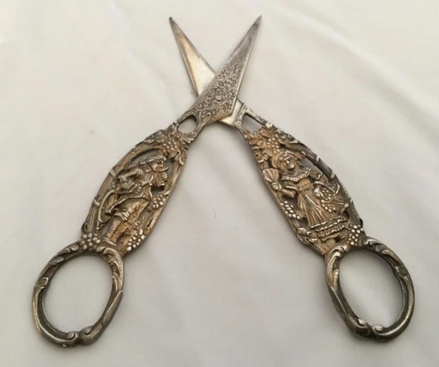 ANCIENNE PAIRE DE Ciseaux A Raisins Metal Argenté Col De Cygne Style Enpire EUR 40,00 - FR