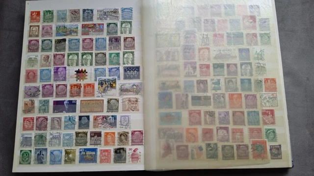 Briefmarkenalbum, ca. 1500 Marken, weltweit, BRD, DDR, Griechenland, Suomi, etc.