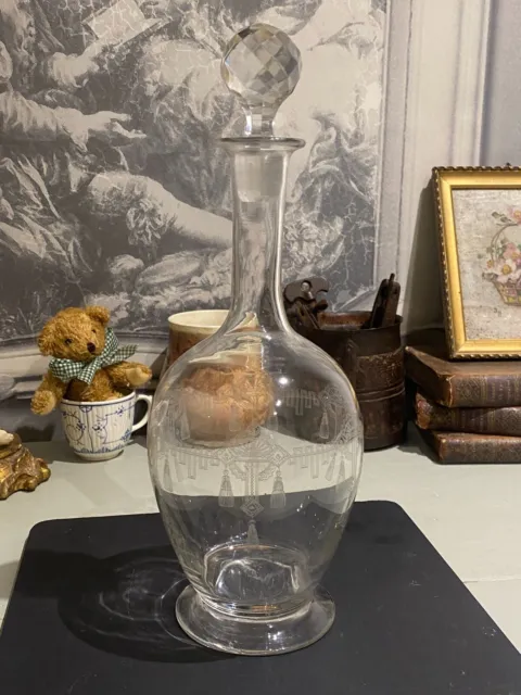 Carafe Baccarat ?  Cristal gravé pompon louis xvi