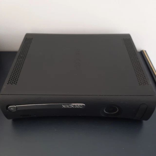 Xbox 360 Fat noir 250Go + 2 GTA + 5 jeux et manette - Consoles