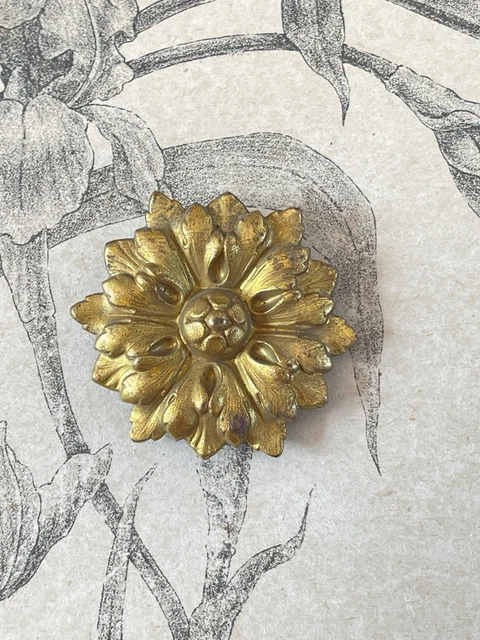 Broche Ancienne Fleur En Métal Doré Et Strass - Époque 1900, Bon état D'usage