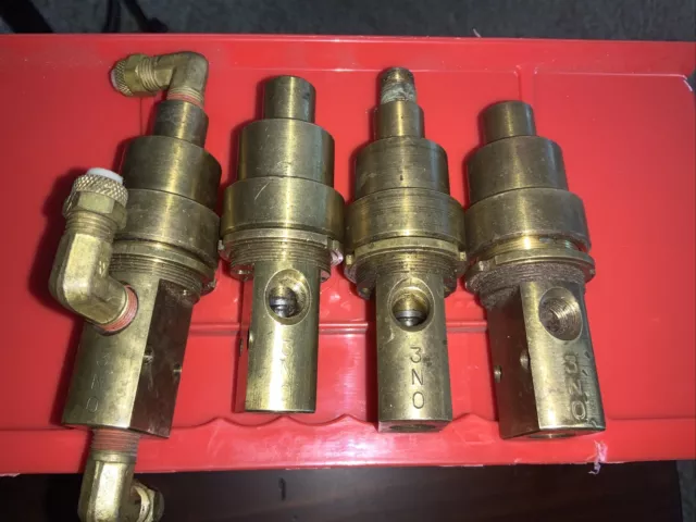 4 PCS-VERSA 3NC- 3 WAY 1/8" PILOT-BPS 3206-S SPRING RETURN BRASS VALVE - 4 Total