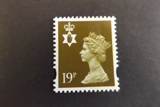 SG NI69 GB QEII Northern Ireland 19p Bistre CB Regional Stamp MNH