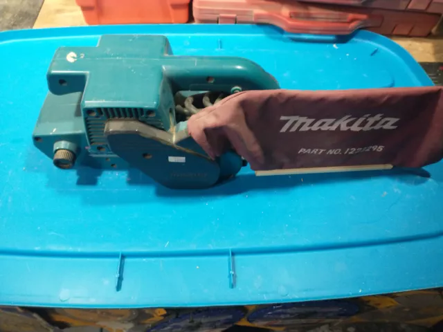 Makita Tools 3" X 21" Belt Sander Model 9901