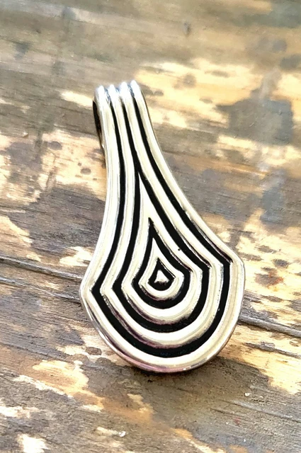 Beautiful James Avery Long Drop Pendant Sterling Silver Interior Bail NEAT!