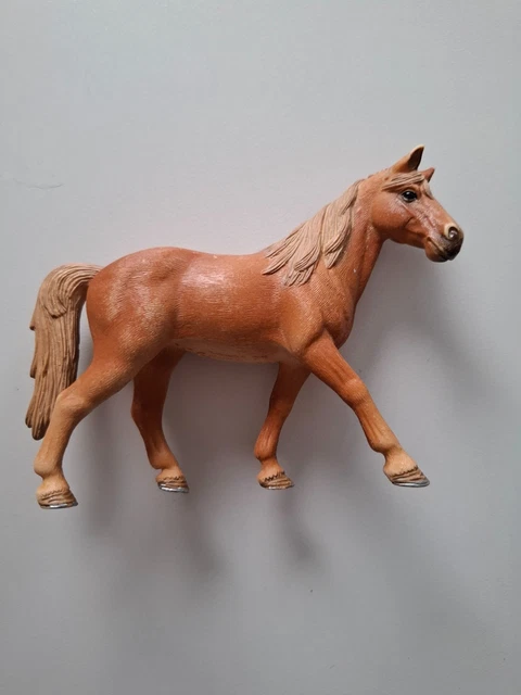 SCHLEICH Tennessee Walker Stute – Handbemalt, Für Spielsammler Und Pferdeliebhaber