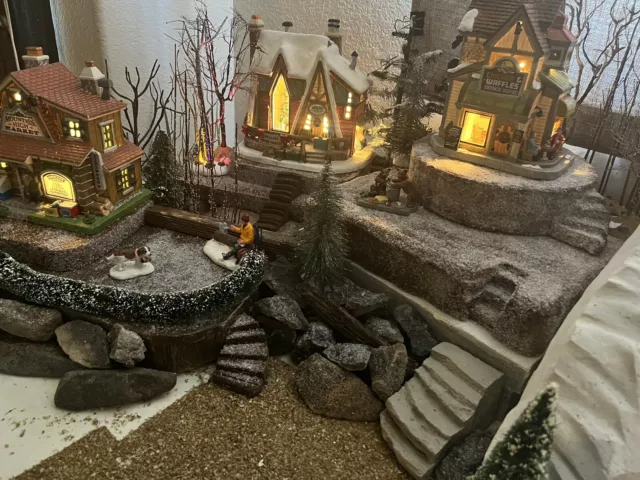 Lemax 2021 Mountain Holiday Reunion Vail Village #15745 A-Frame Wooden Cabin Pup 3