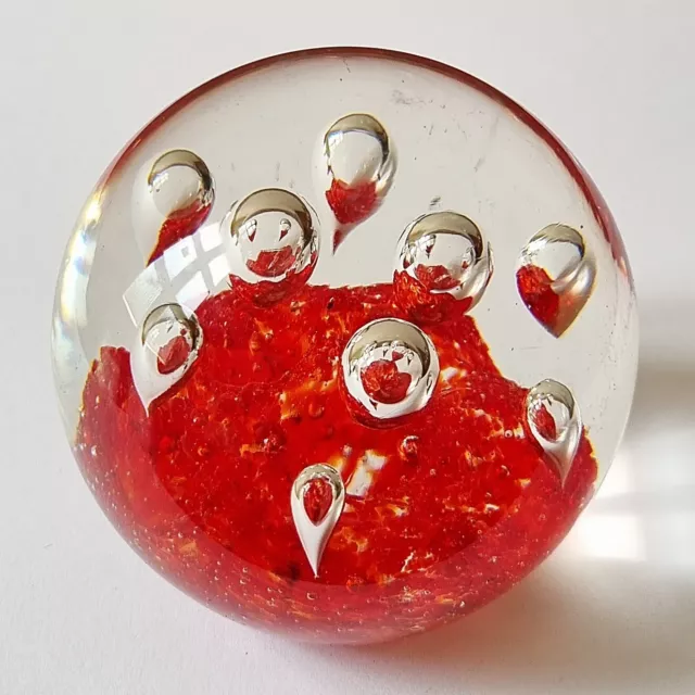 Schöner Briefbeschwerer / Paperweight aus Murano Glas - Rot & Blasen - um 1960